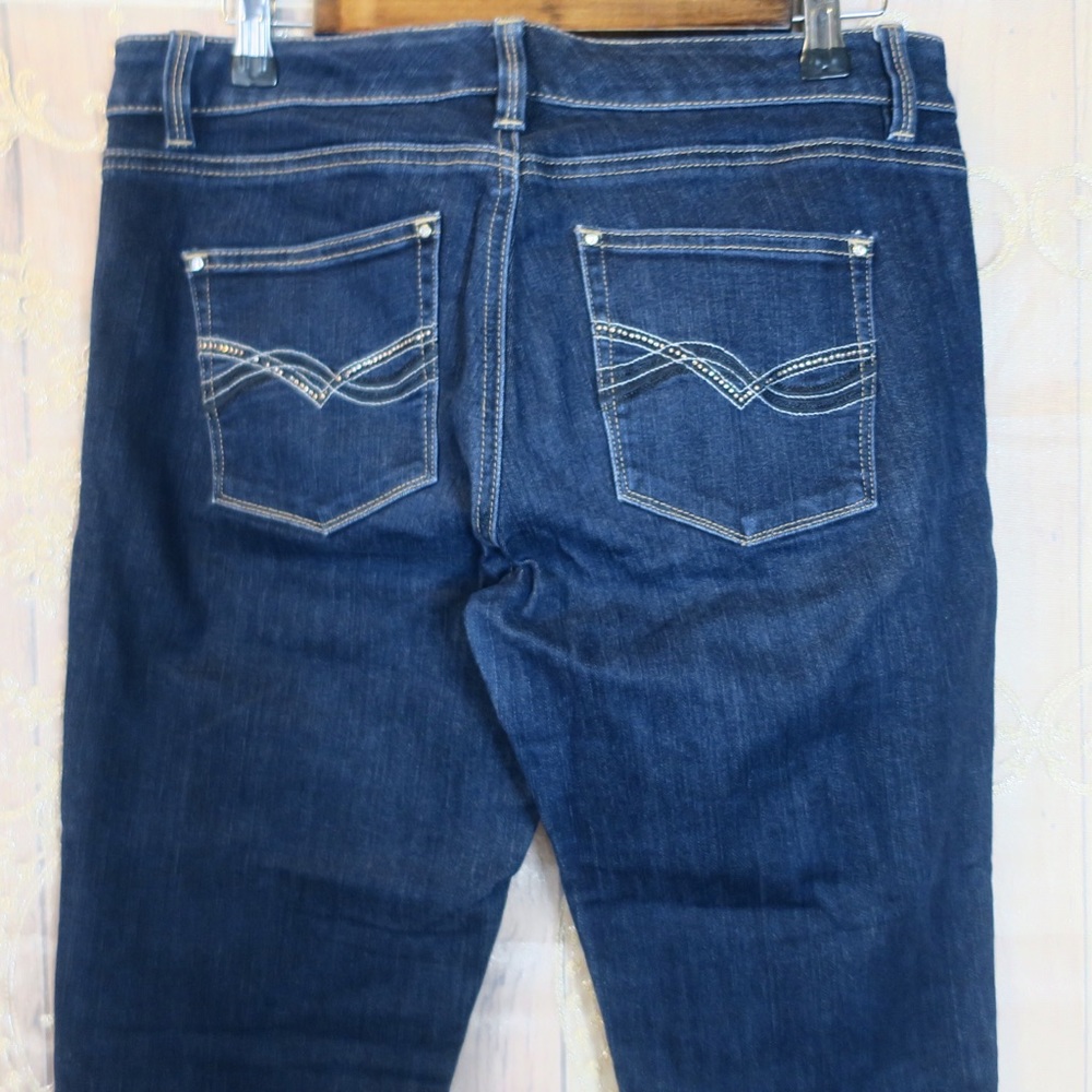 WHITE HOUSE BLACK MARKET | Dark Denim Size 6R